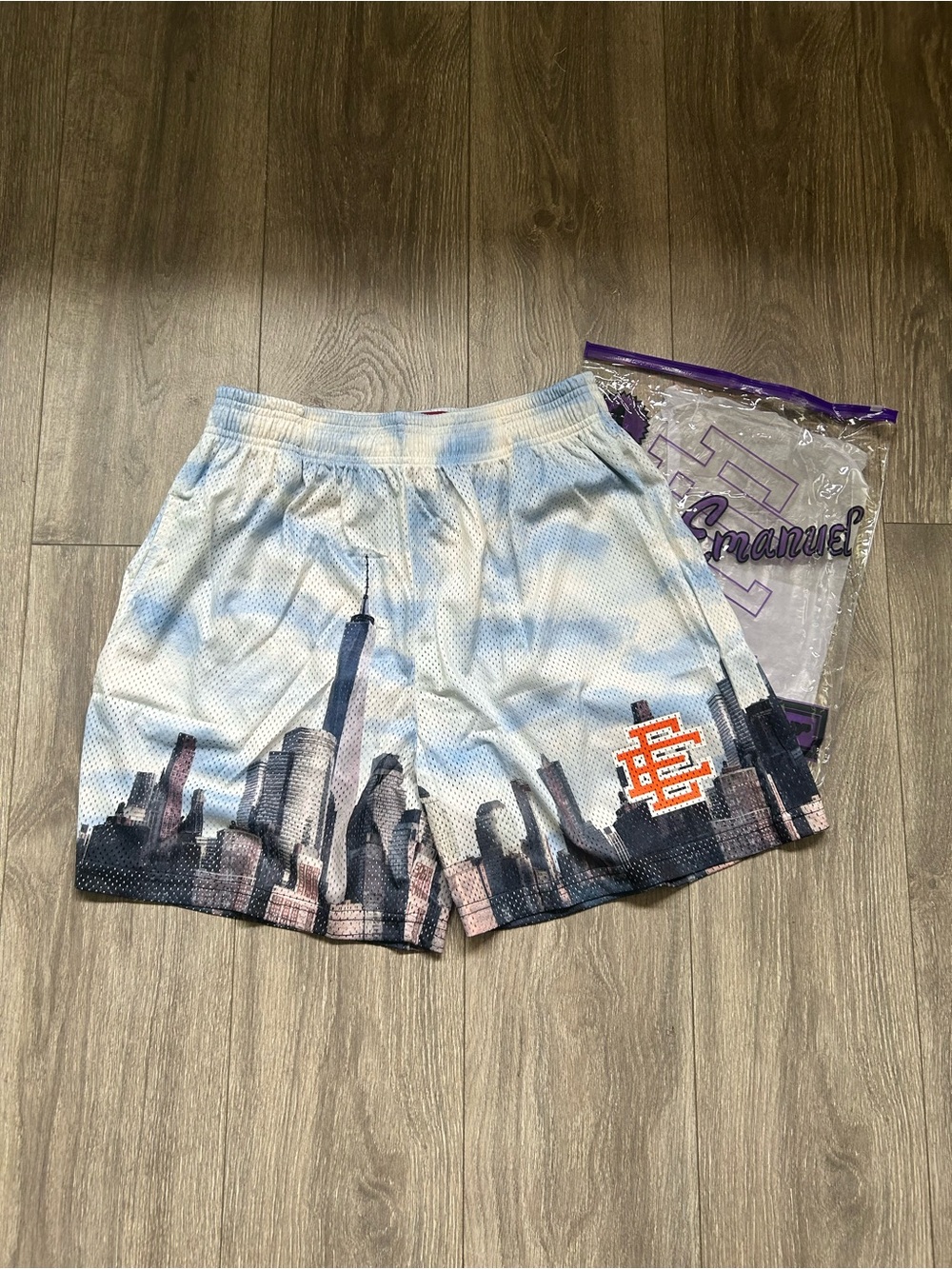 Size Medium | Eric Emanuel NY skyline shorts